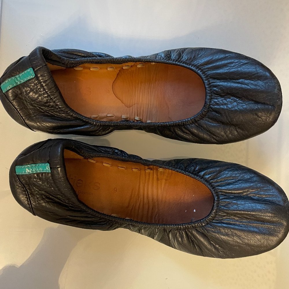 Black leather Tieks size 9